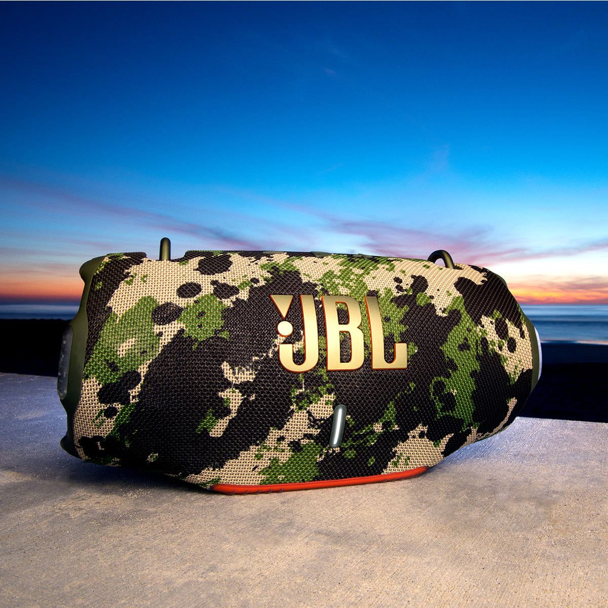 JBL Xtreme 4 Bluetooth Speaker with gSport Carbon Fiber Case (Camo)