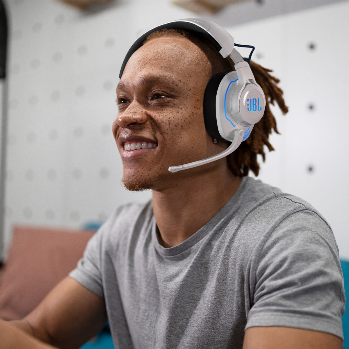 JBL Quantum 910P Console Wireless (PlayStation) Professional wireless  noise-canceling gaming headset with Bluetooth® for consoles, PC, and Mac®  at Crutchfield