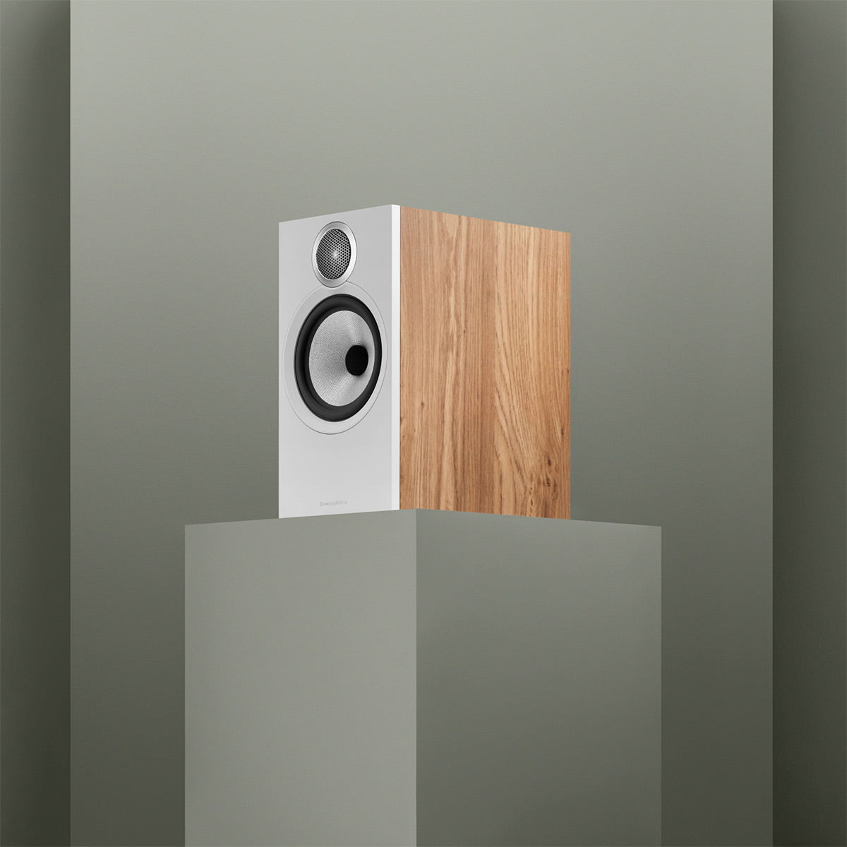 Bowers & Wilkins 606 S3 2-Way Bookshelf Speakers with 6.5" Continuum Cone Driver - Pair (Oak)