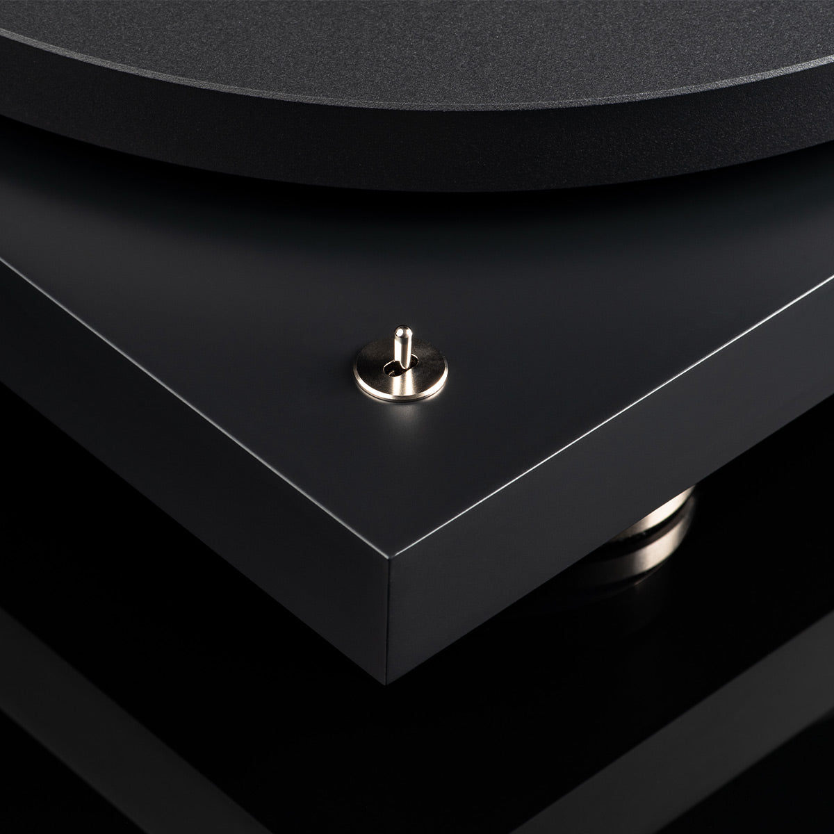 Pro-Ject Debut PRO B Balanced Turntable with Pick it PRO Balanced Cartridge